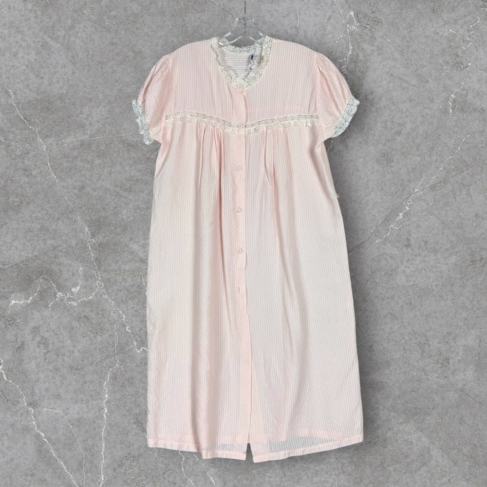 Vintage Light Pink Lace-Trimmed Button-Up Chemise Medium 60s